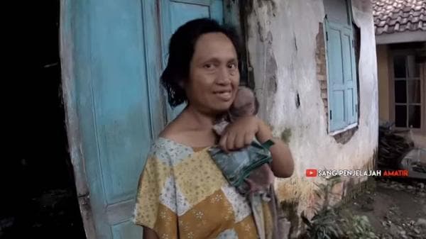 Kisah Pilu Iyos ODGJ asal Majalengka Hidup Sebatang Kara Ditinggal Suami, Anggap Boneka sebagai Anak Kisah Pilu Iyos ODGJ asal Majalengka Hidup Sebatang Kara Ditinggal Suami, Anggap Boneka sebagai Anak