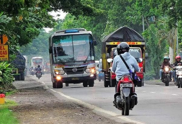 Mengenal Arti Ngeblong yang Populer di Dunia Bus Mengenal Arti Ngeblong yang Populer di Dunia Bus
