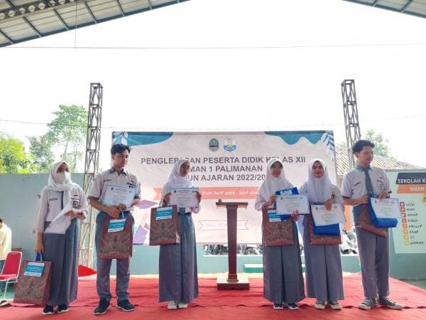 SMAN 1 Palimanan Cirebon Kembalikan 423 Siswa ke Orangtua, Ingatkan Jangan Hura-Hura SMAN 1 Palimanan Cirebon Kembalikan 423 Siswa ke Orangtua, Ingatkan Jangan Hura-Hura
