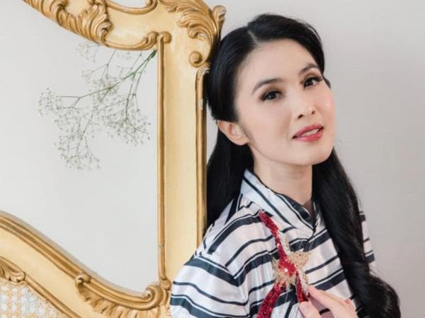 5 Deretan Artis Indonesia yang Menikah dengan Bule, Siapa Saja? 5 Deretan Artis Indonesia yang Menikah dengan Bule, Siapa Saja?