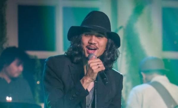 Duta Sheila On 7 Sampai Bersimpuh di Kaki Sang Istri, Suara Lenyap Akibat Ini Duta Sheila On 7 Sampai Bersimpuh di Kaki Sang Istri, Suara Lenyap Akibat Ini