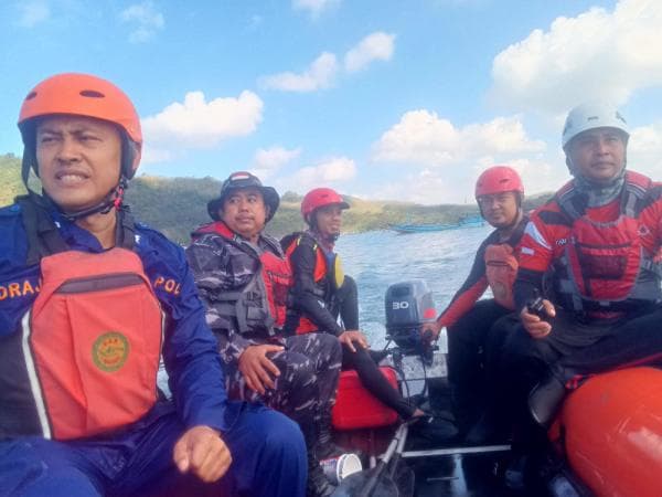 Nelayan di Pantai Selatan Ditelan Ombak, Korban Belum Ditemukan, Ada Apa! Nelayan di Pantai Selatan Ditelan Ombak, Korban Belum Ditemukan, Ada Apa!