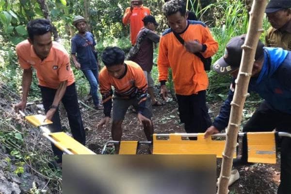 Motor Pasutri Terjun ke Jurang akibat Papasan Bus Wisata, Istri Tewas Motor Pasutri Terjun ke Jurang akibat Papasan Bus Wisata, Istri Tewas