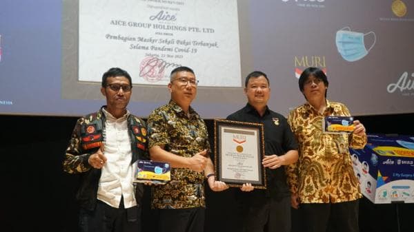 Gerak Cepat Hingga Dirikan Pabrik, Aice Catat Rekor MURI Bagikan Masker Terbanyak saat Pandemi Gerak Cepat Hingga Dirikan Pabrik, Aice Catat Rekor MURI Bagikan Masker Terbanyak saat Pandemi
