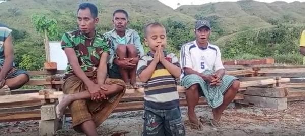 Video Viral Seorang Anak Doakan Para Caleg dalam Bahasa Daerah Sumba Timur