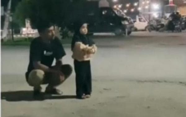 Viral, Aksi Anak Perempuan Ngambek Pada Ayahnya Bikin Gemes Netizen Viral, Aksi Anak Perempuan Ngambek Pada Ayahnya Bikin Gemes Netizen