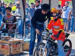 Gadis Belia dari Padang Jaya ini Tumbangkan Puluhan Peserta Drag Bike di Even Ozzora Bengkulu Seri 2