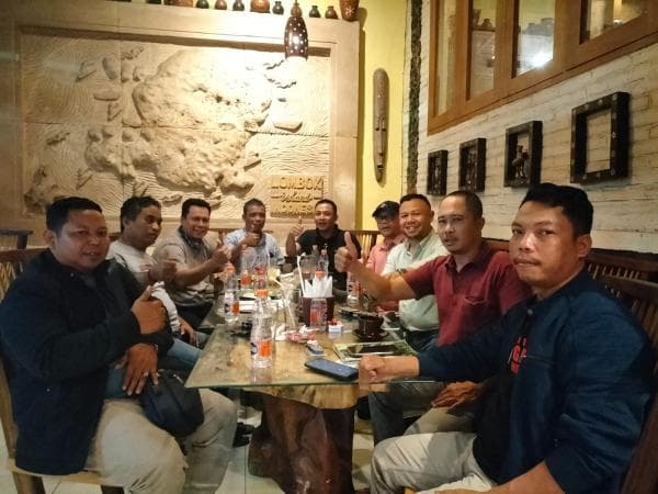 Pimpinan PT. CML dan Tokoh Masyarakat Jeranjang Sepakat Kawal Bongkar Muat Batu Bara PLTU Pimpinan PT. CML dan Tokoh Masyarakat Jeranjang Sepakat Kawal Bongkar Muat Batu Bara PLTU