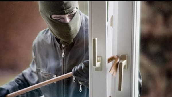 2 Pelaku Pembobolan Konter HP di Lambu Kibang Berhasil Ditangkap, Beraksi dengan Membolongkan Atap 2 Pelaku Pembobolan Konter HP di Lambu Kibang Berhasil Ditangkap, Beraksi dengan Membolongkan Atap