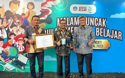 Pj Bupati Aceh Utara Terima Penghargaan Tinggi dari Mendikbud Nadiem Makarim