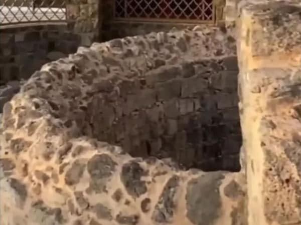 Kisah Sumur Ghars, Airnya Digunakan untuk Memandikan Jenazah Nabi Muhammad Kisah Sumur Ghars, Airnya Digunakan untuk Memandikan Jenazah Nabi Muhammad