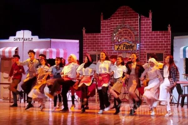 Teater Sadara SMAN 3 Sukabumi Raih Piala Gubernur Jabar di Tiba Tiba Festival Kabaret Teater Sadara SMAN 3 Sukabumi Raih Piala Gubernur Jabar di Tiba Tiba Festival Kabaret