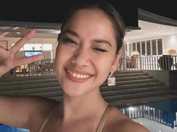 BCL Unggah Potret Seksi Kenakan Bikini di Kolam Renang, Netizen Jadi Resah