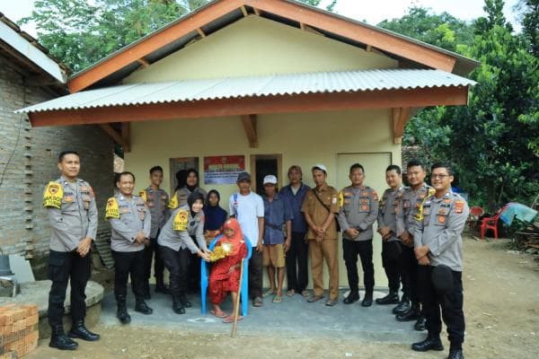Sebelumnya Tak Layak Ditinggali, Polres Tubaba Bedah Rumah Nenek Jumi di Tumijajar Sebelumnya Tak Layak Ditinggali, Polres Tubaba Bedah Rumah Nenek Jumi di Tumijajar