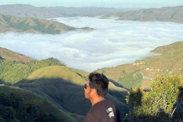 2 Bukit di Sumba Timur ini Memikat Hati, Negeri di Atas Awan dan Ndapanyami 2 Bukit di Sumba Timur ini Memikat Hati, Negeri di Atas Awan dan Ndapanyami
