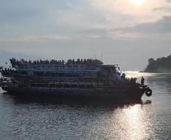 Angkut Ratusan Penumpang di Danau Toba,KM Dosroha Dilarang Berlayar Nakhoda Disanksi Tegas Angkut Ratusan Penumpang di Danau Toba,KM Dosroha Dilarang Berlayar Nakhoda Disanksi Tegas