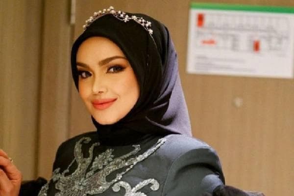 5 Artis Melahirkan di Usia 40 Tahun, Nomor 3 Penyanyi Asal Malaysia 5 Artis Melahirkan di Usia 40 Tahun, Nomor 3 Penyanyi Asal Malaysia