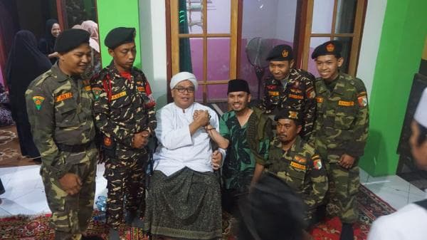 Ustad Hanan Attaki Dakwah Bareng Nusa Bangsa Indonesia di Jember Ustad Hanan Attaki Dakwah Bareng Nusa Bangsa Indonesia di Jember