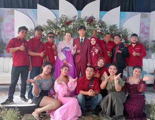 Sebelum Dinikahi Oppa Korea, Mojang Garut Ini Gunakan Google Translate untuk Berkomunikasi Sebelum Dinikahi Oppa Korea, Mojang Garut Ini Gunakan Google Translate untuk Berkomunikasi