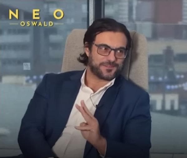 Kisah Mualaf Bule Italia Agnostik, Niat Memengaruhi Muslim Justru Terketuk Hatinya Masuk Islam Kisah Mualaf Bule Italia Agnostik, Niat Memengaruhi Muslim Justru Terketuk Hatinya Masuk Islam