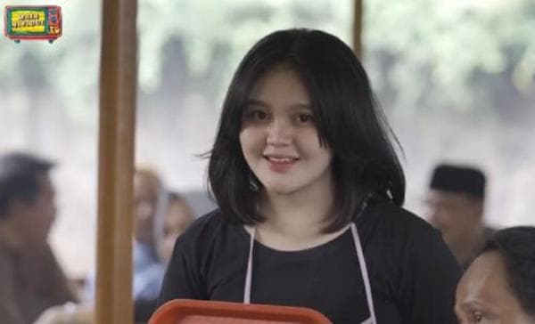 4 Potret Tia Septiana, Putri Kedua Mandra yang Kecantikannya Bikin Maia Estianty Kesengsem 4 Potret Tia Septiana, Putri Kedua Mandra yang Kecantikannya Bikin Maia Estianty Kesengsem