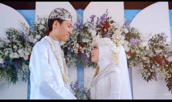 Viral Mojang Garut Dinikahi Oppa Korea, Begini Kisah Cinta Mereka Viral Mojang Garut Dinikahi Oppa Korea, Begini Kisah Cinta Mereka