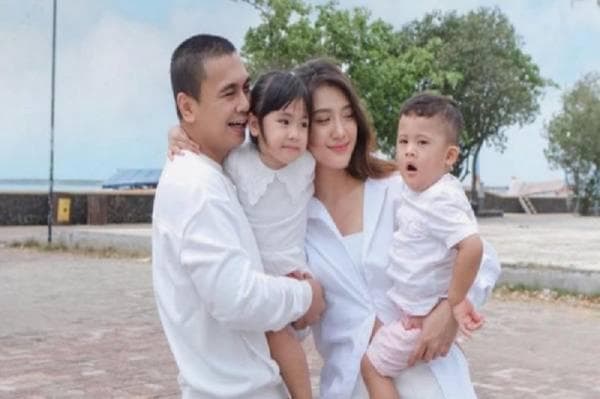 7 Anak Artis Indonesia yang Sudah Terima Endorse Sejak Kecil, Siapa Saja? 7 Anak Artis Indonesia yang Sudah Terima Endorse Sejak Kecil, Siapa Saja?