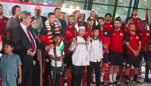 Sambut Timnas Palestina, Yel-Yel Ahlan Wa Sahlan Menggema di Bandara Soetta Sambut Timnas Palestina, Yel-Yel Ahlan Wa Sahlan Menggema di Bandara Soetta