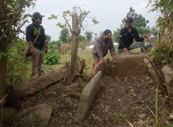 Jejak Sejarah Suku Kalang, Makam Suku Kalang di Gunung Babadan, di Kabupaten Tuban, tak Terawat Jejak Sejarah Suku Kalang, Makam Suku Kalang di Gunung Babadan, di Kabupaten Tuban, tak Terawat