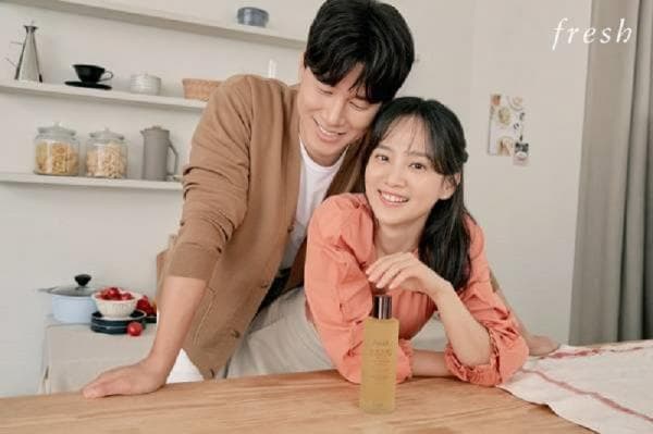 8 Tahun Menikah, Yoon Seung Ah dan Kim Moo Yeol Akhirnya Dikaruniai Anak Pertama 8 Tahun Menikah, Yoon Seung Ah dan Kim Moo Yeol Akhirnya Dikaruniai Anak Pertama