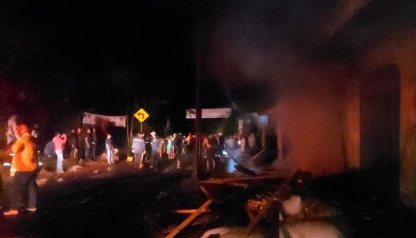 Pabrik Pengolahan Kayu dan Satu Rumah di Tanjungjaya Tasikmalaya Ludes Terbakar Pabrik Pengolahan Kayu dan Satu Rumah di Tanjungjaya Tasikmalaya Ludes Terbakar