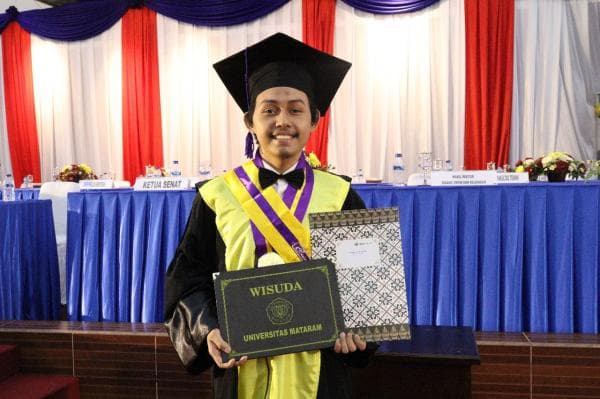 Kisah Inspiratif Mahasiswa dari Prodi Teknik Informatika Unram yang Lulus Cumlaude Kisah Inspiratif Mahasiswa dari Prodi Teknik Informatika Unram yang Lulus Cumlaude