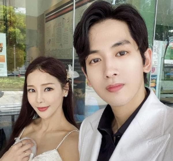 6 Pasangan Artis Korea Beda Usia Jauh, Ada yang Terpaut 17 Tahun! 6 Pasangan Artis Korea Beda Usia Jauh, Ada yang Terpaut 17 Tahun!