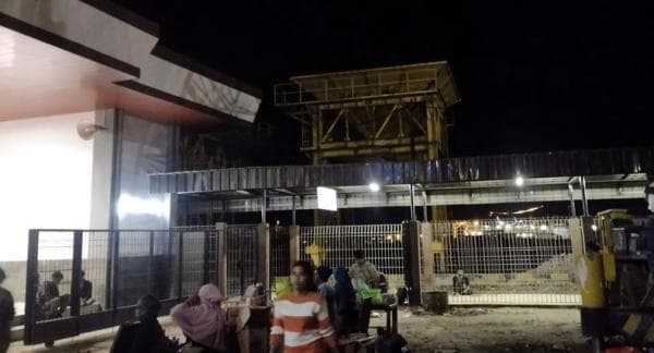 Bau Tidak Sedap Dikeluhkan Penumpang dan Pengunjung Pelabuhan Waingapu Bau Tidak Sedap Dikeluhkan Penumpang dan Pengunjung Pelabuhan Waingapu