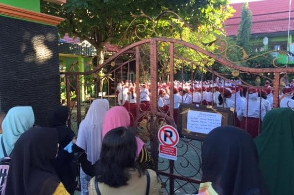 Ketemu Mantan, Serunya Cerita Ortu Antar Anak di Hari Pertama Sekolah Ketemu Mantan, Serunya Cerita Ortu Antar Anak di Hari Pertama Sekolah