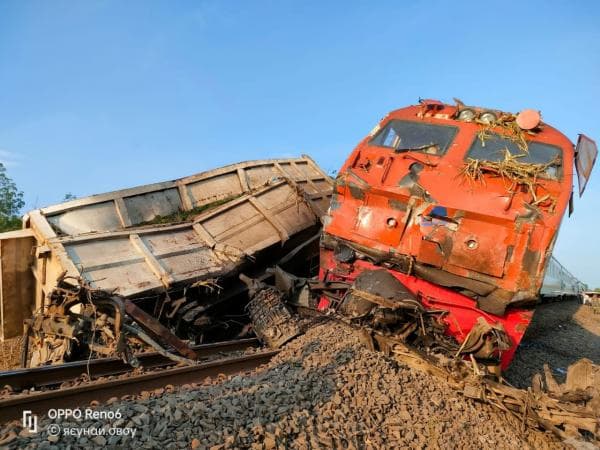 Kereta Api Kuala Stabas Tabrak Mobil Fuso Bermuatan Tebu di Kalibalangan Lampung Utara Kereta Api Kuala Stabas Tabrak Mobil Fuso Bermuatan Tebu di Kalibalangan Lampung Utara