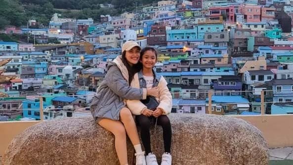 Bilqis Cantik Kayak Orang Korea, Ayu Ting Ting Bagikan Potret Pakai Seragam Sekolah Bilqis Cantik Kayak Orang Korea, Ayu Ting Ting Bagikan Potret Pakai Seragam Sekolah