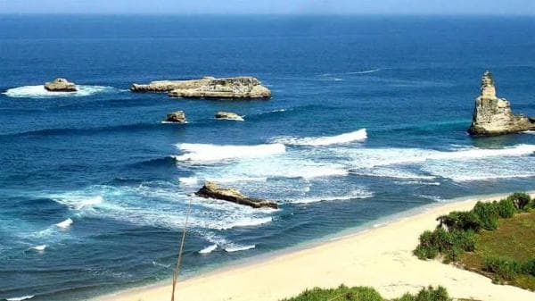 Intip Keindahan Pantai Buyutan Pacitan, Cocok untuk Libur Akhir Tahun Intip Keindahan Pantai Buyutan Pacitan, Cocok untuk Libur Akhir Tahun