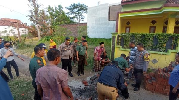 Kisruh Antar Warga di Gang Rajawali Probolinggo Berakhir Damai, Tembok Penutup Jalan Dibongkar Kisruh Antar Warga di Gang Rajawali Probolinggo Berakhir Damai, Tembok Penutup Jalan Dibongkar