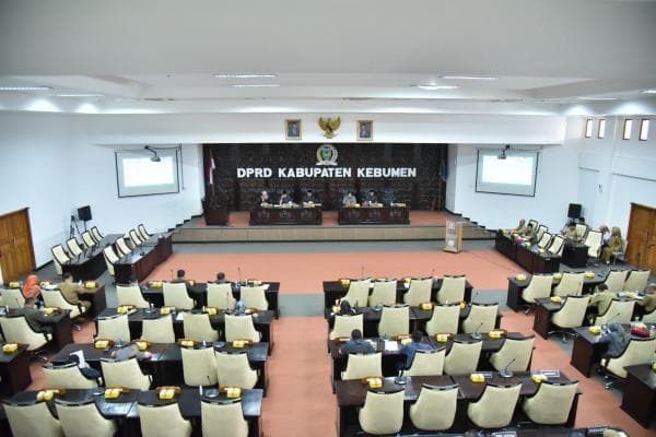 Begini Tanggapan Bupati Kebumen Atas Pengkritisan Raperda oleh DPRD Begini Tanggapan Bupati Kebumen Atas Pengkritisan Raperda oleh DPRD