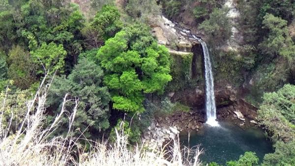 Air Terjun Nara Kambauni, Pesona Sumba Timur yang Tetap Memikat Kala Kemarau Air Terjun Nara Kambauni, Pesona Sumba Timur yang Tetap Memikat Kala Kemarau