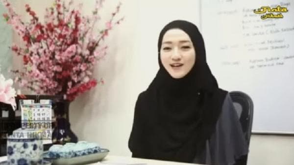 Kisah Mualaf Cantik Amira Ann Lee, Dapat Hidayah usai Melihat Muslim Puasa dan Tutup Aurat Kisah Mualaf Cantik Amira Ann Lee, Dapat Hidayah usai Melihat Muslim Puasa dan Tutup Aurat