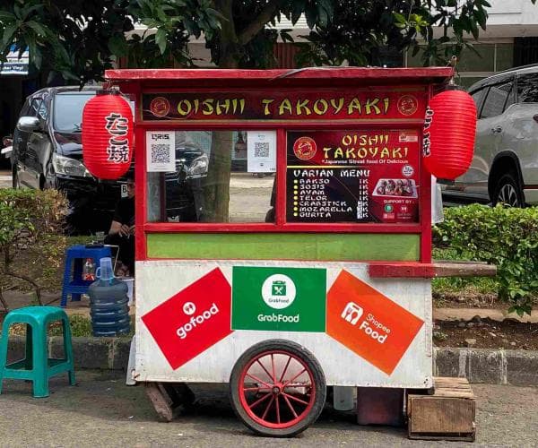 Takoyaki, Street Food ala Jepang yang Disajikan dari Gerobak Oishii Takoyaki di Gading Serpong Takoyaki, Street Food ala Jepang yang Disajikan dari Gerobak Oishii Takoyaki di Gading Serpong