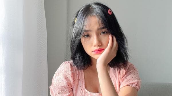 Fuji Nangis usai Tahu Idap Skoliosis, Unggah Foto Rontgen Tulang Belakangnya Bengkok ke Kiri Fuji Nangis usai Tahu Idap Skoliosis, Unggah Foto Rontgen Tulang Belakangnya Bengkok ke Kiri