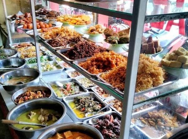 Warteg Restoran Tradisional yang Tak Lekang oleh Waktu Warteg Restoran Tradisional yang Tak Lekang oleh Waktu