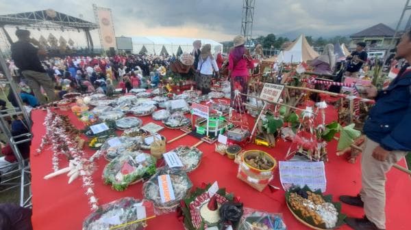 Meriah, Festival Beubeutian Satu Abad Desa Cisayong Kabupaten Tasikmalaya Meriah, Festival Beubeutian Satu Abad Desa Cisayong Kabupaten Tasikmalaya