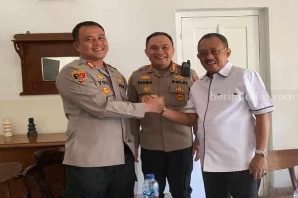 Profil Lengkap AKBP Toni Kasmiri yang Bentak Wawali Surabaya, Pernah Amankan Sidang Kasus Kanjuruhan Profil Lengkap AKBP Toni Kasmiri yang Bentak Wawali Surabaya, Pernah Amankan Sidang Kasus Kanjuruhan