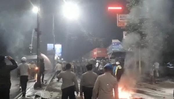 5 Fakta Bentrok Massa Vs Polisi di Dago Bandung 5 Fakta Bentrok Massa Vs Polisi di Dago Bandung