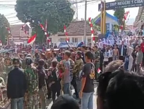 Peserta Karnaval HUT RI ke-78 di Garut Ribut, Netizen: Memalukan Peserta Karnaval HUT RI ke-78 di Garut Ribut, Netizen: Memalukan