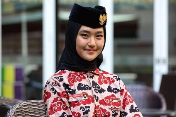 Profil Ayumi Sasaki, Paskibra Berdarah Jepang yang Bawa Baki Upacara Penurunan Bendera di Istana Profil Ayumi Sasaki, Paskibra Berdarah Jepang yang Bawa Baki Upacara Penurunan Bendera di Istana